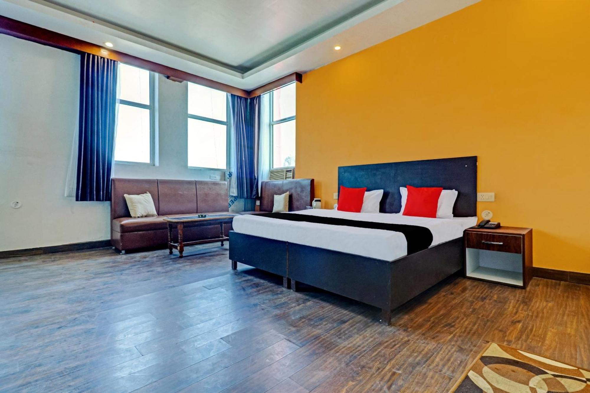 Capital O Kanha Resort Sikandra Rao Екстер'єр фото